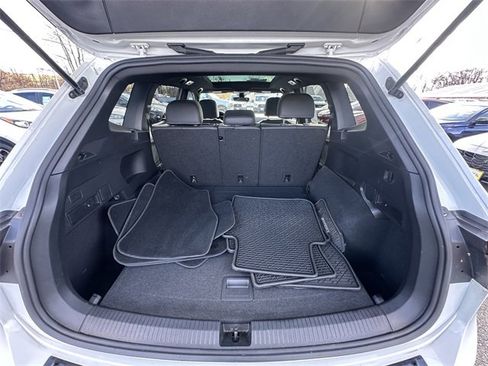 Used 2023 Volkswagen Tiguan SE R-Line image 41