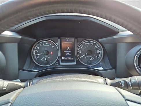 Used 2016 Toyota Tacoma TRD Sport w/ Towing Package image 11