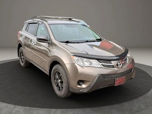 Used 2014 Toyota RAV4 LE AWD/4WD image 3