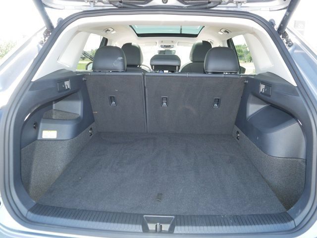 Certified 2025 Volkswagen Tiguan SE AWD/4WD image 18
