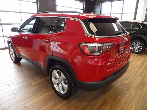 Used 2020 Jeep Compass Latitude w/ Cold Weather Group AWD/4WD image 8