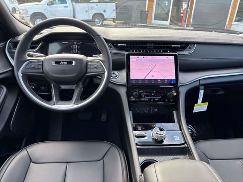 New 2025 Jeep Grand Cherokee Limited w/ Black Appearance Package image 8