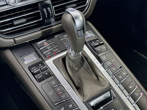 Used 2020 Porsche Macan image 17