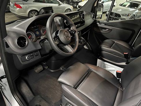 Used 2025 Mercedes-Benz Sprinter 2500 image 23