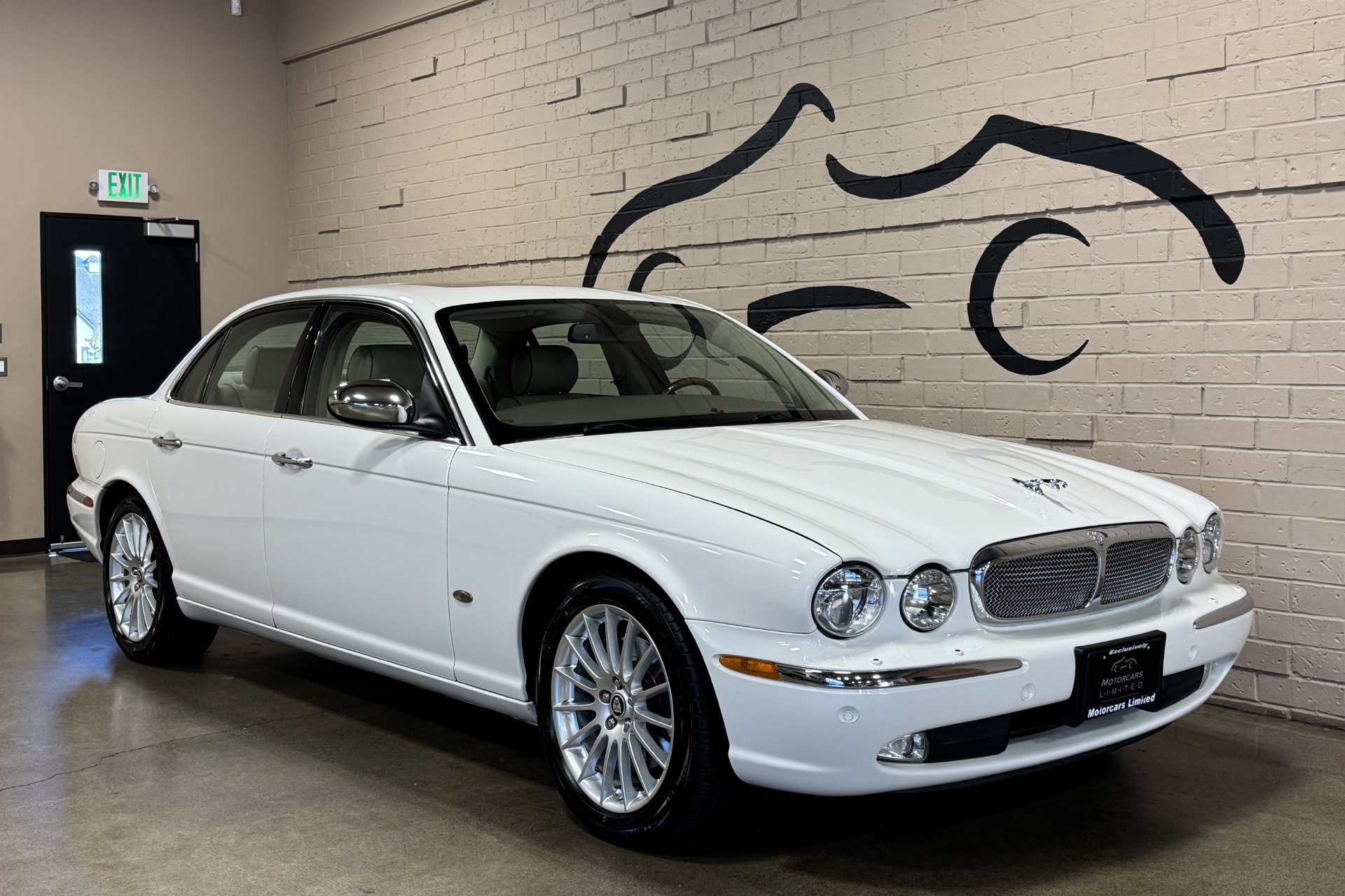Used 2007 Jaguar XJ8 RWD image 16