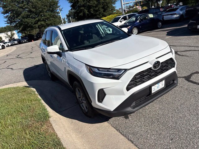 Used 2025 Toyota RAV4 XLE AWD/4WD image 5