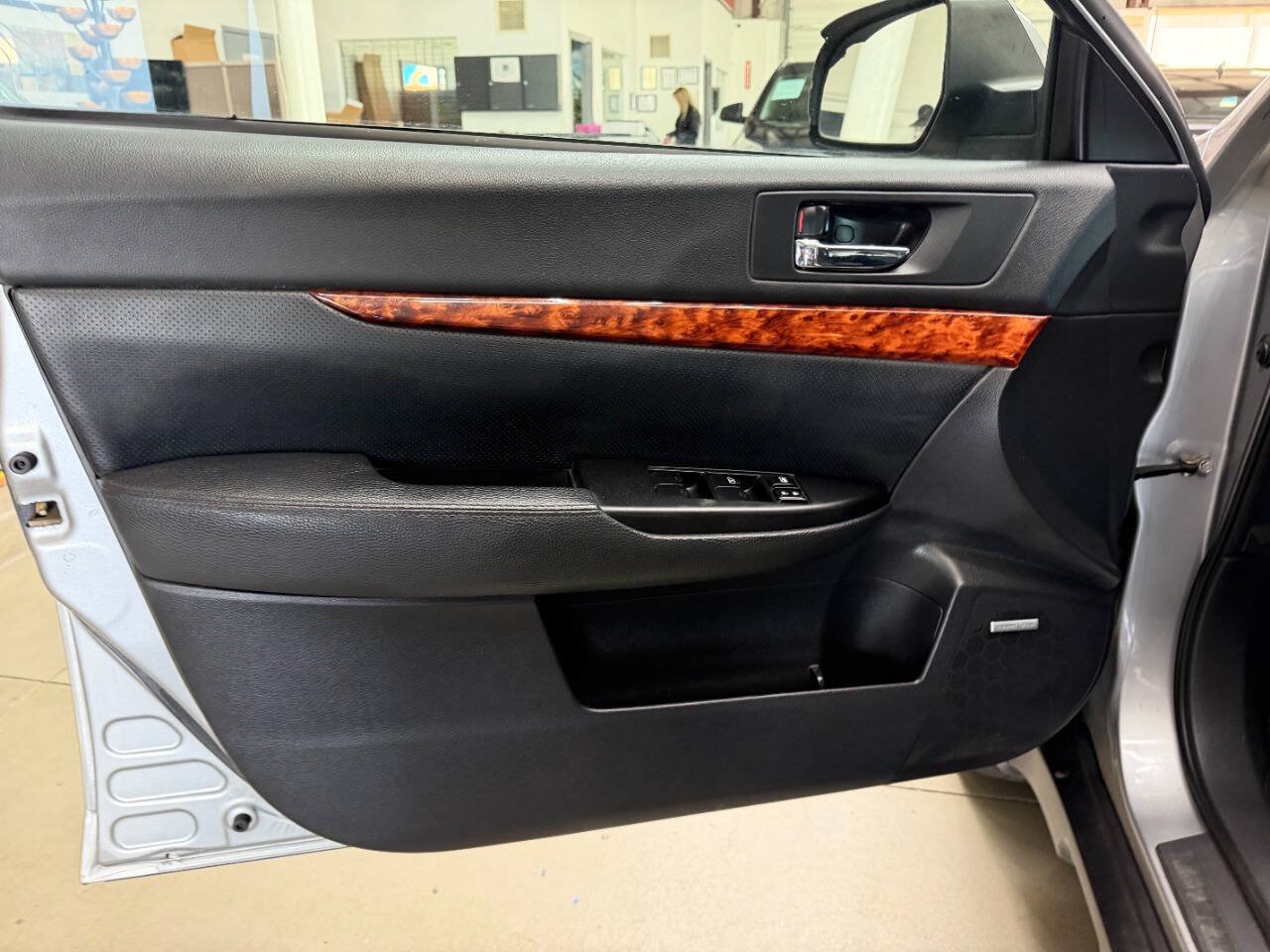 Used 2011 Subaru Outback 3.6R Limited AWD/4WD image 11