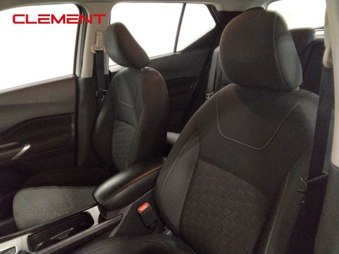 Used 2023 Nissan Kicks SV image 28