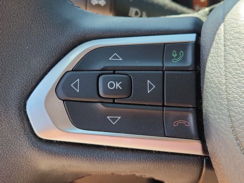 Used 2023 Jeep Compass Limited image 15