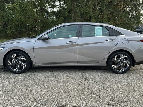 Used 2024 Hyundai Elantra Limited image 27