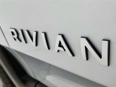 Used 2025 Rivian R1S Adventure image 17