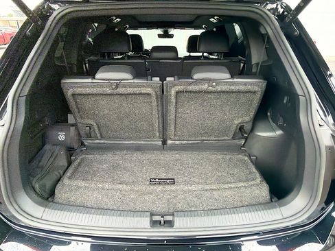 Used 2022 Volkswagen Tiguan SE R-Line FWD image 11
