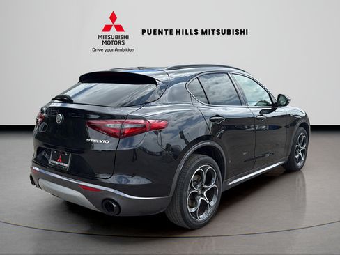 Used 2023 Alfa Romeo Stelvio Ti AWD/4WD image 5