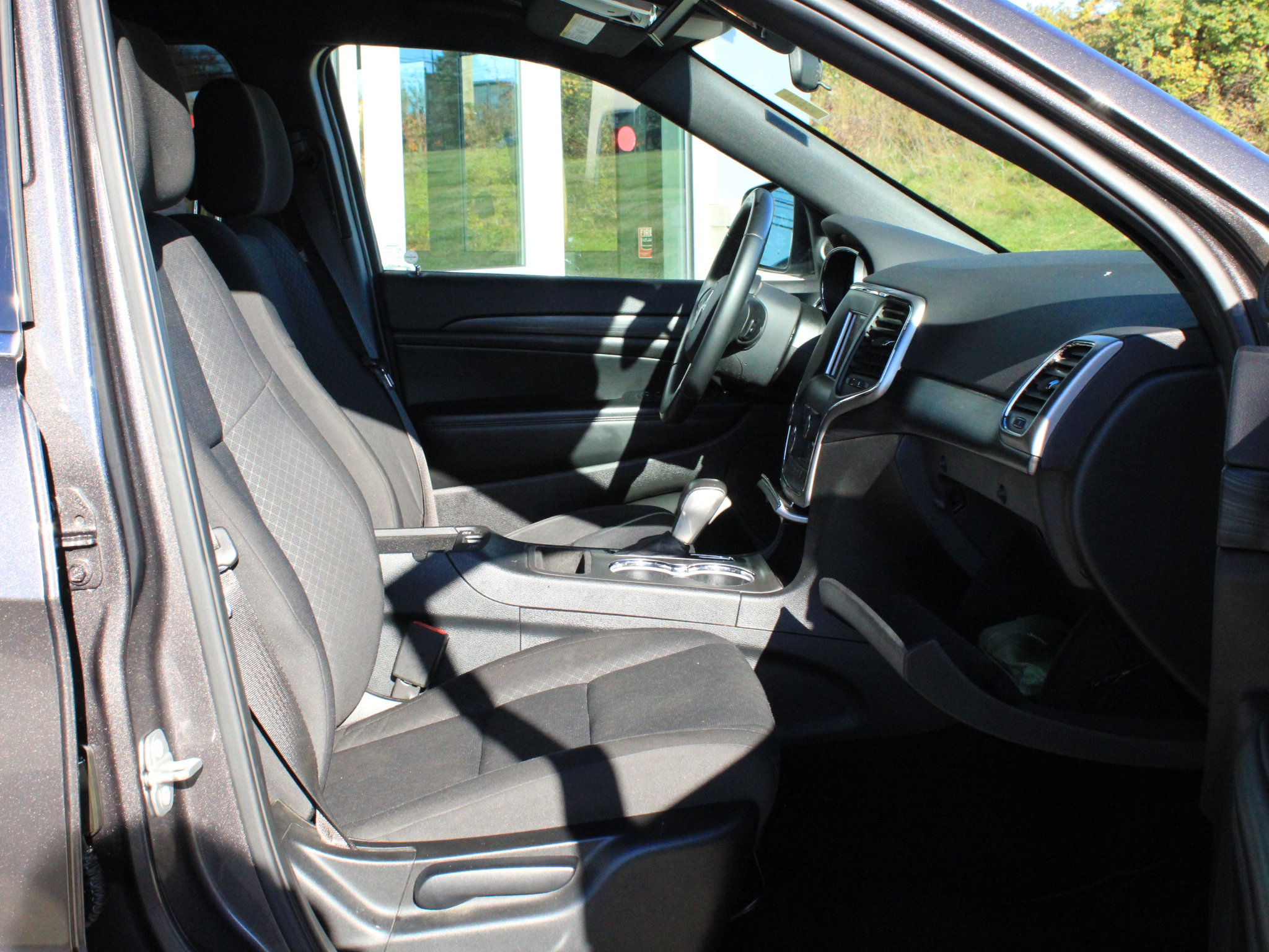 Used 2019 Jeep Grand Cherokee Laredo AWD/4WD image 24