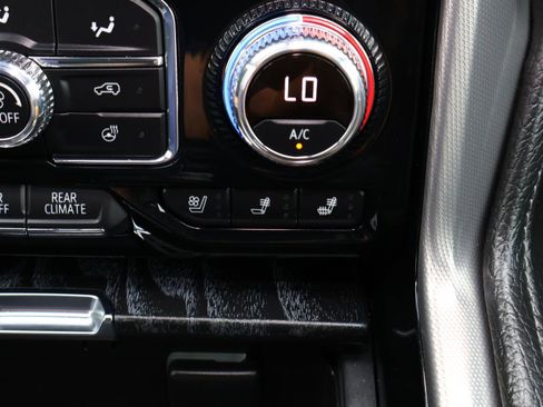 Used 2024 GMC Yukon Denali w/ Advanced Technology Package image 29