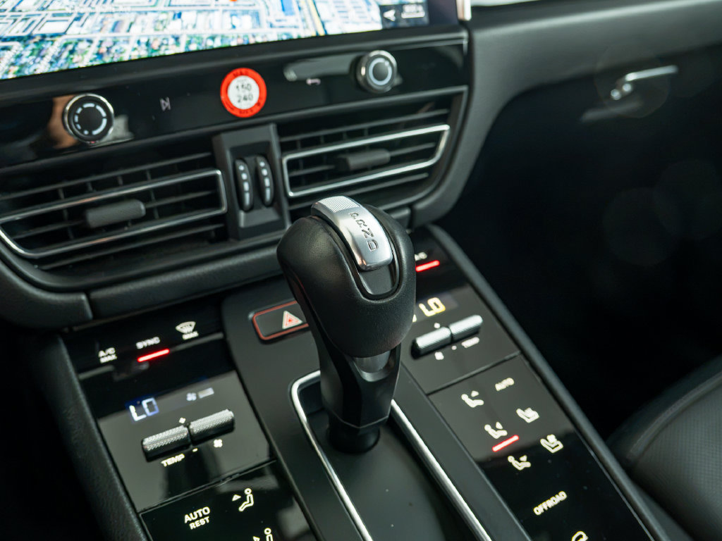Certified 2026 Porsche Macan Turbo AWD/4WD image 10