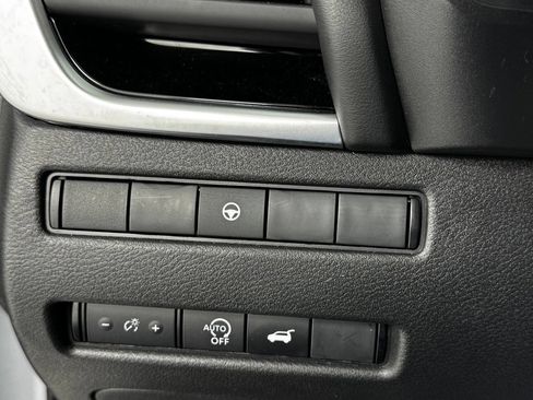 Certified 2026 Nissan Rogue SV AWD/4WD image 33