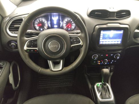 Used 2020 Jeep Renegade Latitude FWD image 22