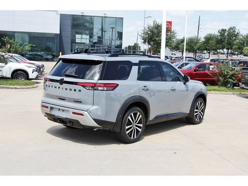 Used 2024 Nissan Pathfinder Platinum FWD image 5