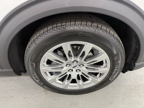 New 2026 Ford Explorer Platinum image 5