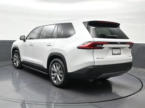 Used 2024 Toyota Grand Highlander AWD Hybrid image 3