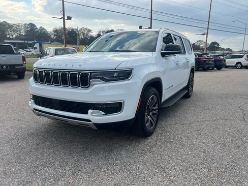 Used 2024 Jeep Wagoneer L Series II image 12