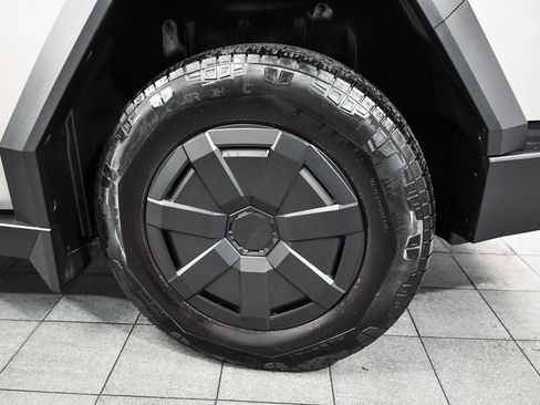 Used 2025 Tesla Cybertruck AWD Crew Cab image 8