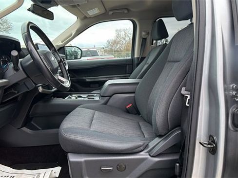 Used 2022 Ford Expedition XLT image 9