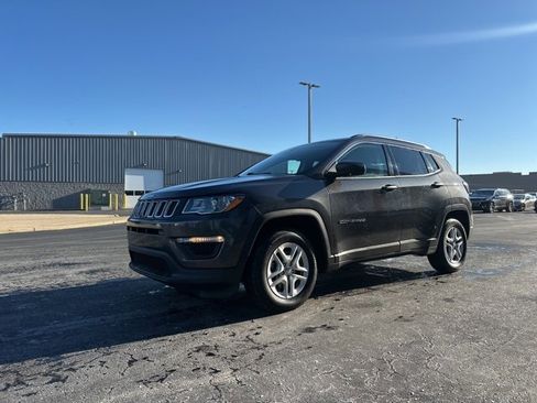 Used 2020 Jeep Compass Sport image 3