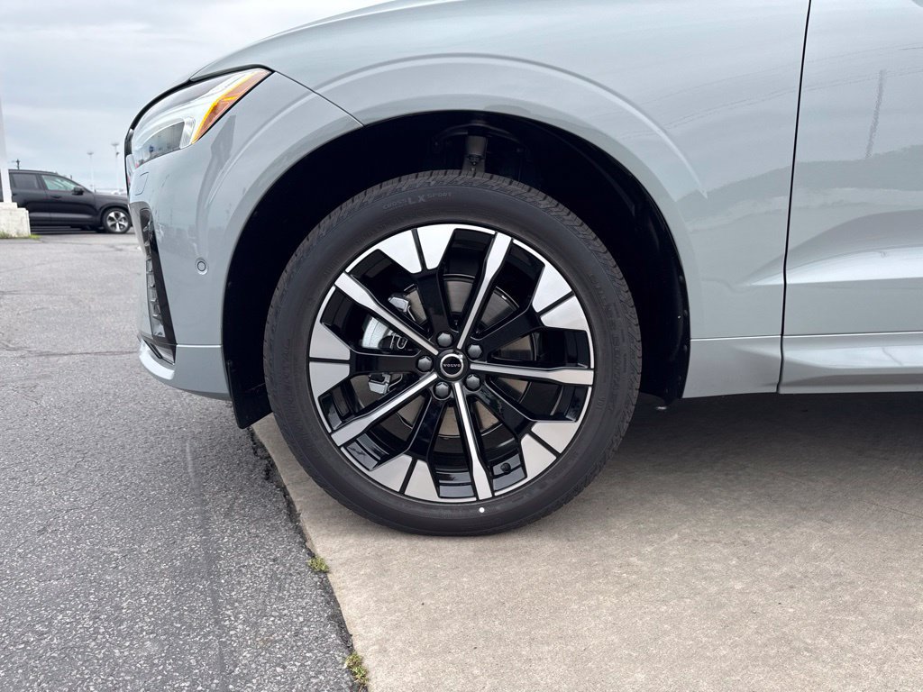 Used 2027 Volvo XC60 B5 Plus AWD/4WD image 9