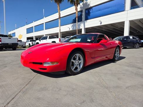 Used 2004 Chevrolet Corvette Coupe RWD image 2