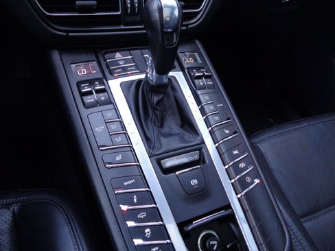 Used 2021 Porsche Macan GTS image 9