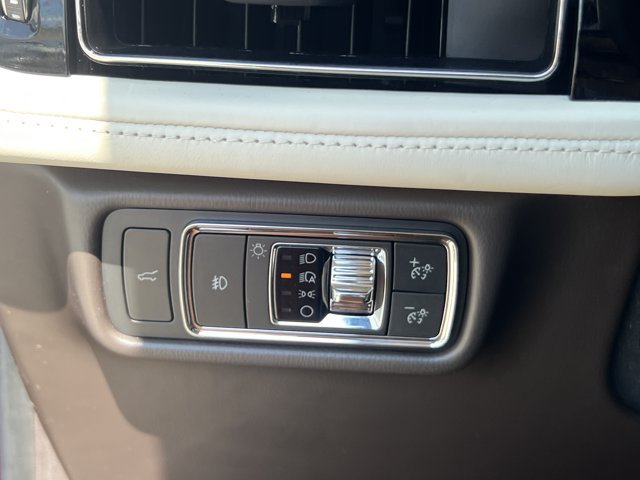 Used 2023 Lincoln Aviator Black Label w/ Dynamic Handling Package AWD/4WD image 32