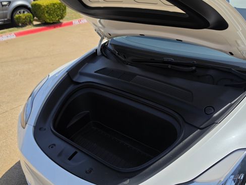 Used 2021 Tesla Model Y Long Range AWD/4WD image 18