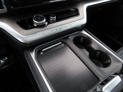 New 2025 Ford Expedition Platinum w/ Driver's Package image 15