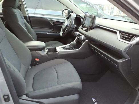Used 2022 Toyota RAV4 LE image 5