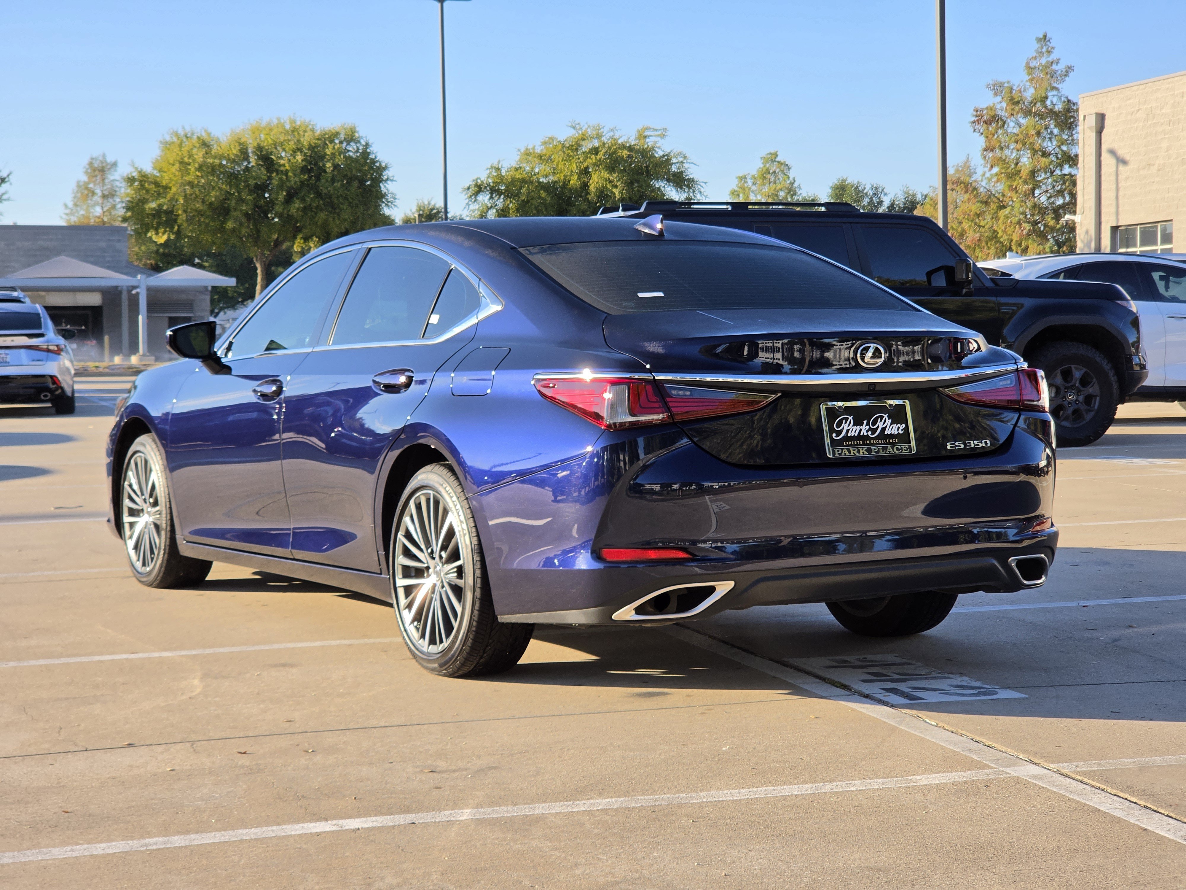 Used 2025 Lexus ES 350 w/ Premium Package FWD image 4