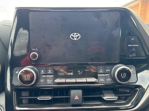 Used 2023 Toyota Highlander XLE AWD/4WD image 33