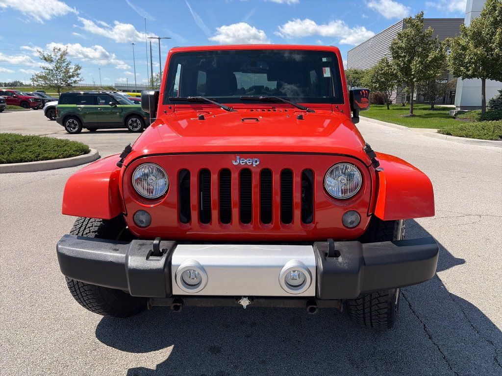 Used 2015 Jeep Wrangler Unlimited Sahara w/ Connectivity Group AWD/4WD image 2