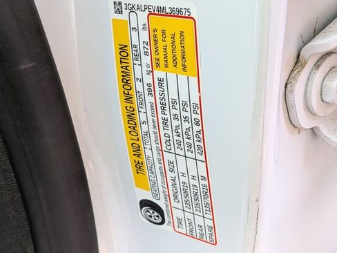 Used 2021 GMC Terrain SLT w/ Elevation Edition image 18