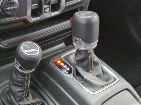 Used 2023 Jeep Wrangler Altitude image 38