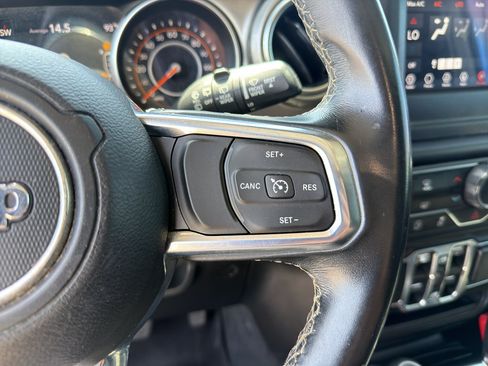 Used 2020 Jeep Wrangler Unlimited Sahara AWD/4WD image 16