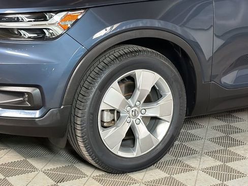 Used 2021 Volvo XC40 T5 Momentum w/ Premium Package image 5