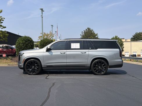 Used 2025 Cadillac Escalade ESV Sport Platinum w/ LPO, ONYX Package AWD/4WD image 16