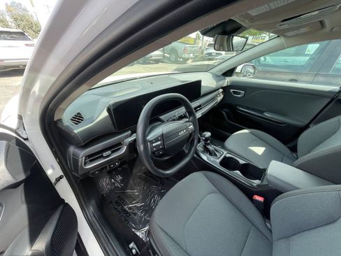 Used 2025 Kia K4 LXS image 37