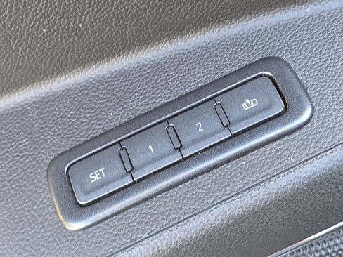 Used 2019 GMC Yukon XL SLT image 19