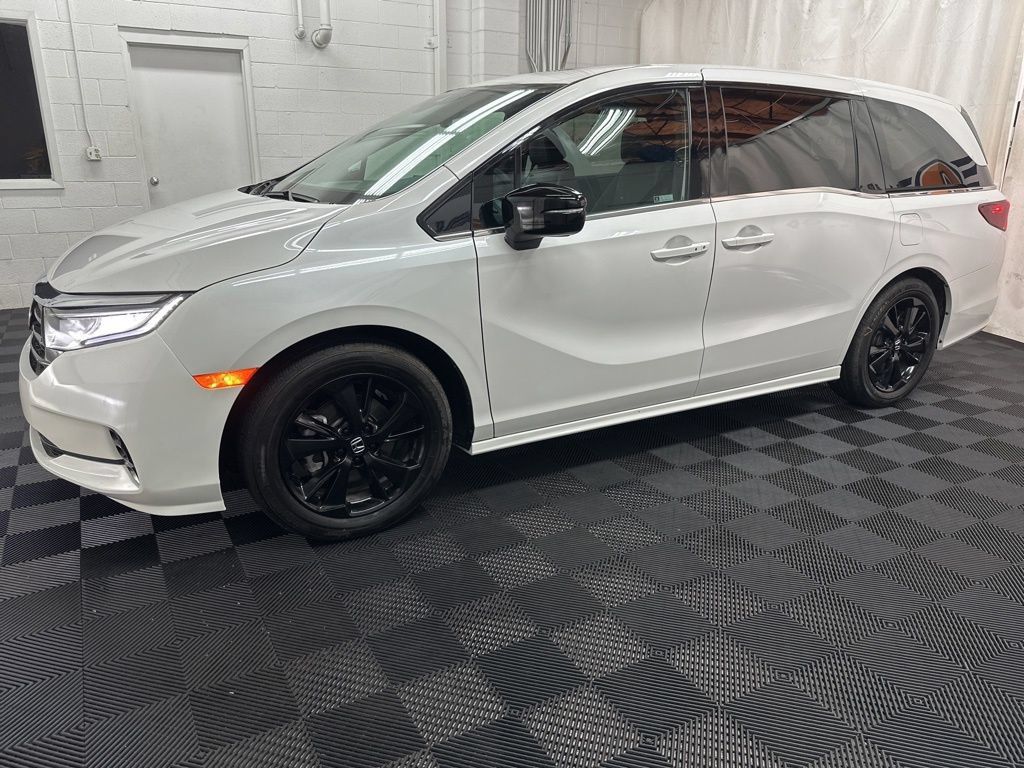 Used 2024 Honda Odyssey Sport image 3