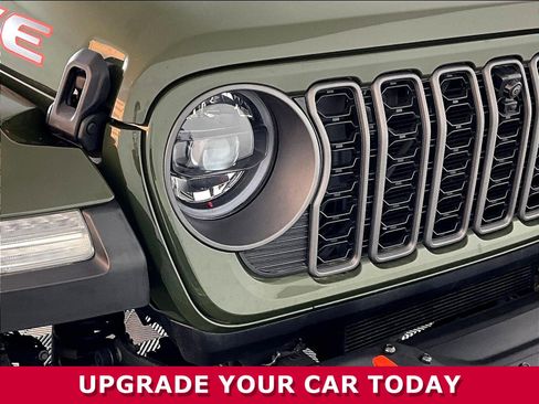 Used 2024 Jeep Gladiator Mojave AWD/4WD image 26