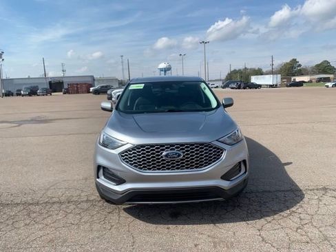 Used 2024 Ford Edge SEL image 2