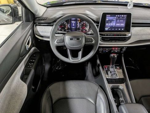 Used 2022 Jeep Compass Latitude FWD image 16